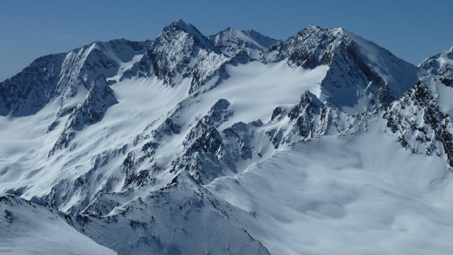 Snowy mountain range clouds clear free wallpaper for desktop - medium preview image