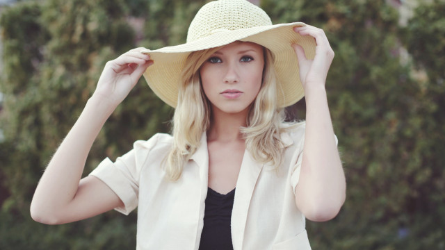 Woman hat posing picture tree free wallpaper for desktop - medium preview image