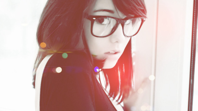 Woman glasses reflection mirror blurry free wallpaper for desktop - medium preview image