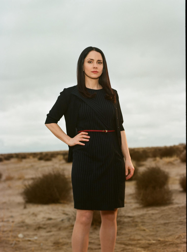 Woman desert black dress red free wallpaper for mobile - medium preview image