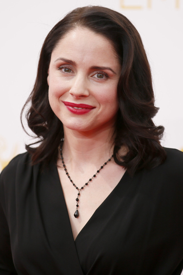 Woman necklace black dress red free wallpaper for mobile - medium preview image