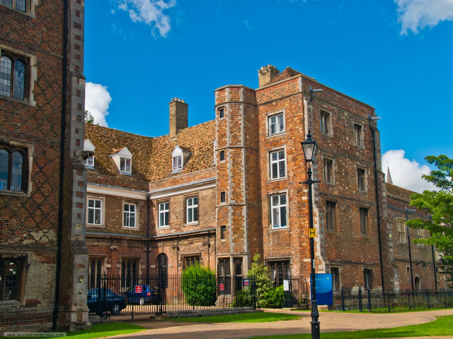 Large brick building clock tower free wallpaper for desktop - medium preview image