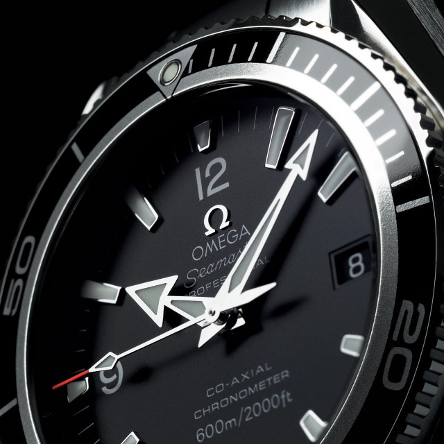 Watch black face red second free wallpaper for tablet - medium preview image