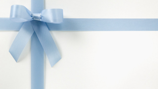Blue ribbon white wall bow free wallpaper for desktop - medium preview image