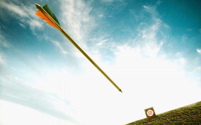 Yellow arrow flying field target free wallpaper for desktop - medium preview image