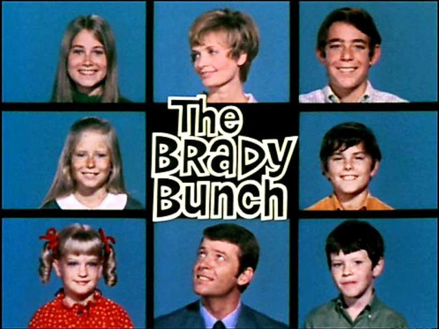 Brady bunch group photo posing free wallpaper for desktop - medium preview image