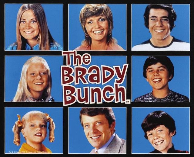 Smiling people group photo brady free wallpaper for desktop - medium preview image