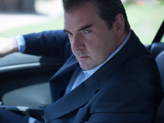 Man suit tie car looking free wallpaper for desktop - medium preview image