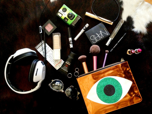 Makeup table items top view free wallpaper for desktop - medium preview image