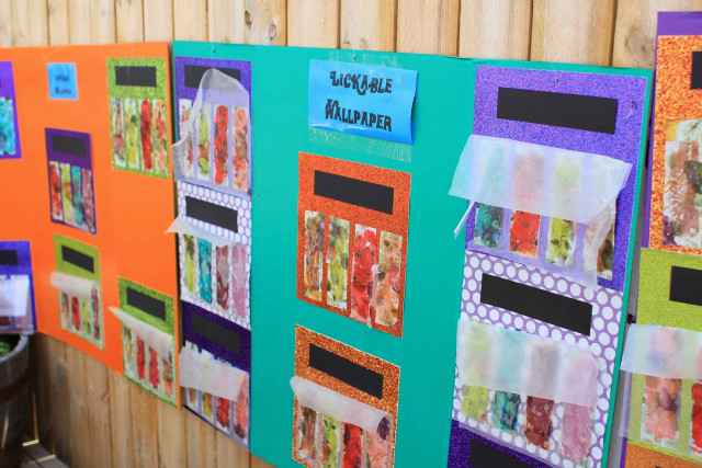 Colorful papers wall sign free wallpaper for desktop - medium preview image