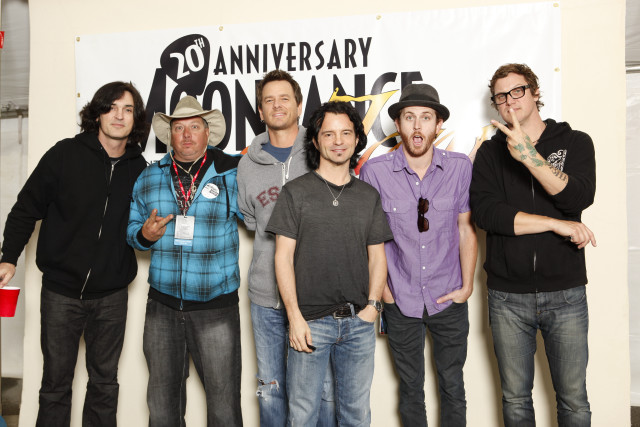 Men group anniversary sign 30th free wallpaper for desktop - medium preview image