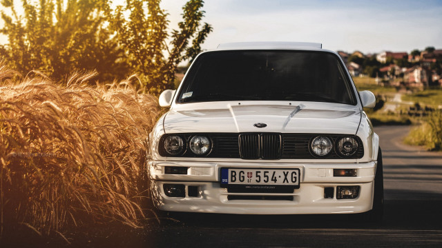 White car road bush grass free wallpaper for desktop - medium preview image