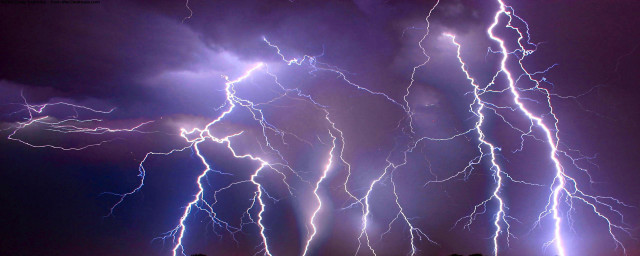 Lightning strikes city nighttime large free wallpaper for desktop - medium preview image