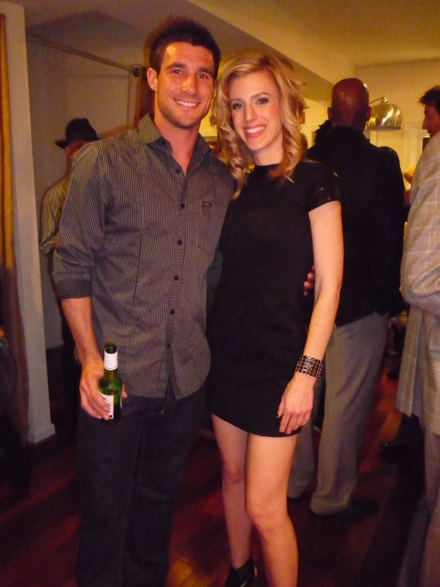 Man woman room people background free wallpaper for mobile - medium preview image