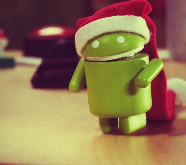 Green toy santa hat cell free wallpaper for tablet - medium preview image