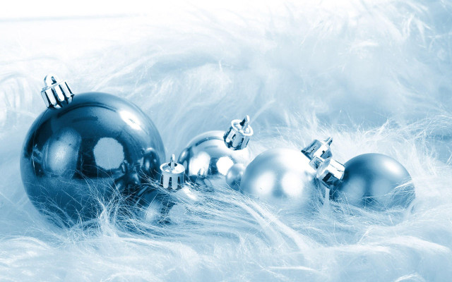 Silver ornaments white fur feather free wallpaper for desktop - medium preview image