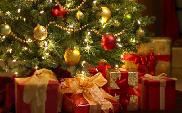 Christmas tree presents lit ornamental free wallpaper for desktop - medium preview image