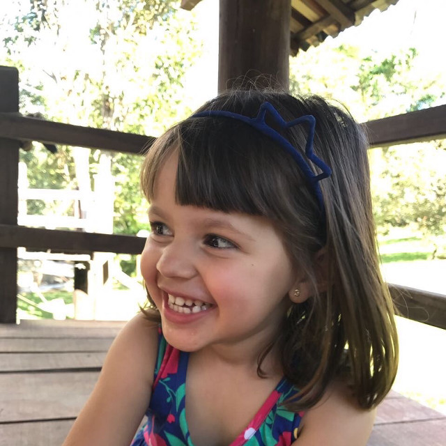 Little girl bench smiling camera free wallpaper for tablet - medium preview image