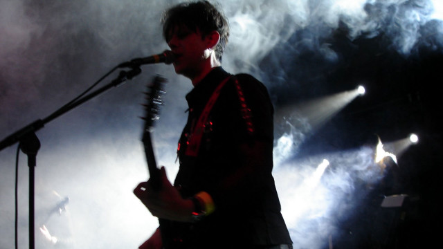 Man singing microphone stage smoke free wallpaper for desktop - medium preview image