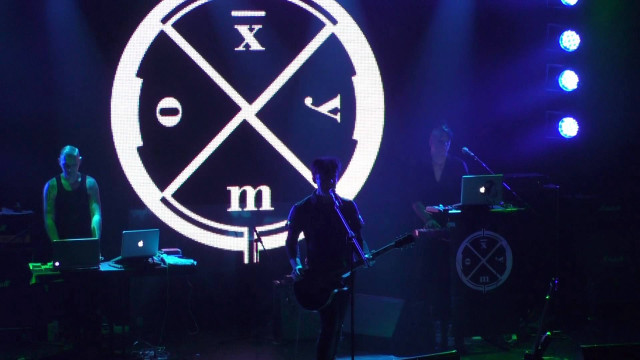 Band performance logo microphone laptop free wallpaper for desktop - medium preview image