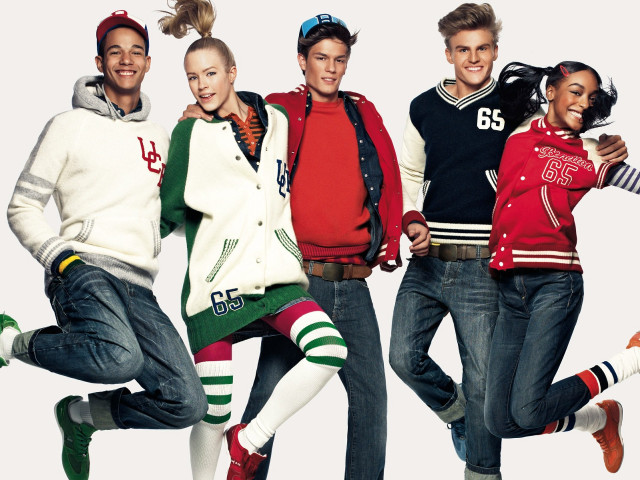 Group sweaters hats posing picture free wallpaper for desktop - medium preview image