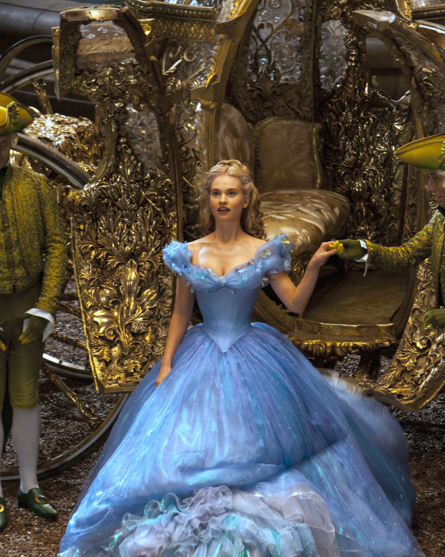 Woman blue dress man green free wallpaper for mobile - medium preview image