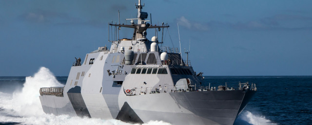 Large gray ship ocean people free wallpaper for desktop - medium preview image