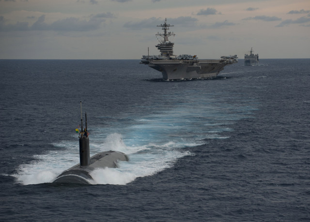 Submarine ship background foreground small free wallpaper for desktop - medium preview image