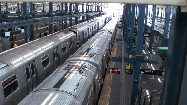 Train station trains platform person free wallpaper for desktop - medium preview image