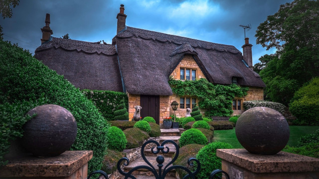 Thatched roof house garden gate free wallpaper for desktop - medium preview image