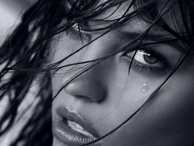 Woman wet hair water drops free wallpaper for desktop - medium preview image