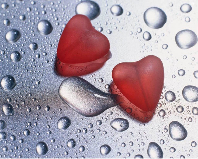 Red hearts wet surface water free wallpaper for desktop - medium preview image