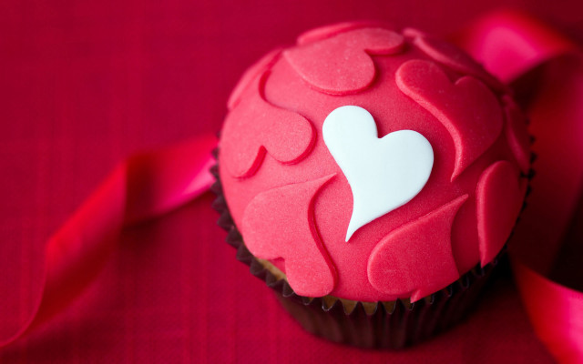 Cupcake heart redtable pinkribbon romantic free wallpaper for desktop - medium preview image