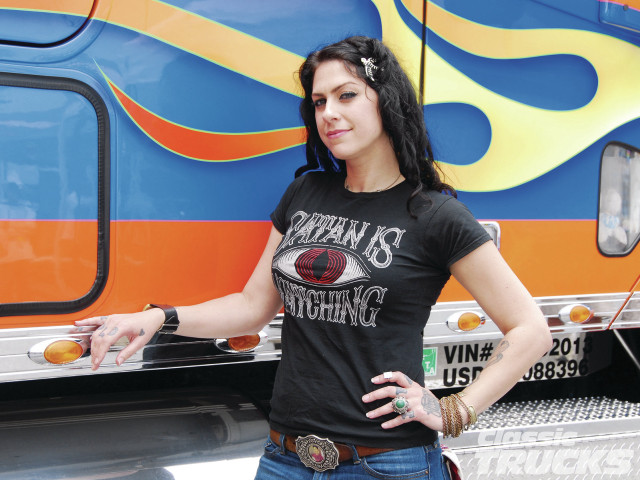 Woman bus hands hips standing free wallpaper for desktop - medium preview image