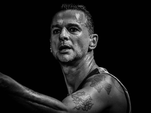 Man tattoo arm tennis racket free wallpaper for desktop - medium preview image