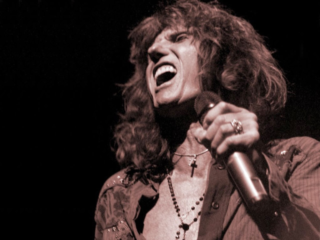 Man long hair singing microphone free wallpaper for desktop - medium preview image