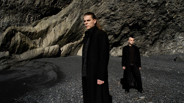 Man woman rock formation mountain free wallpaper for desktop - medium preview image