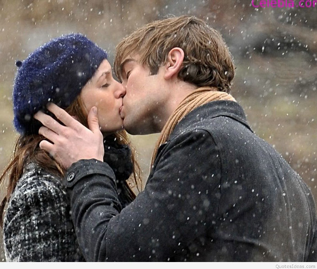 Man woman kissing rain hat free wallpaper for desktop - medium preview image