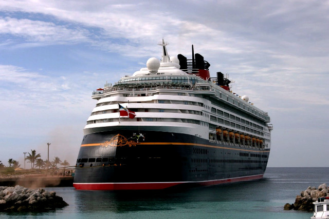 Cruise ship water dock boat free wallpaper for desktop - medium preview image