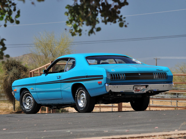 Blue car road fence trees free wallpaper for desktop - medium preview image