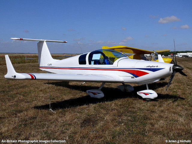 Small plane grass field background free wallpaper for desktop - medium preview image