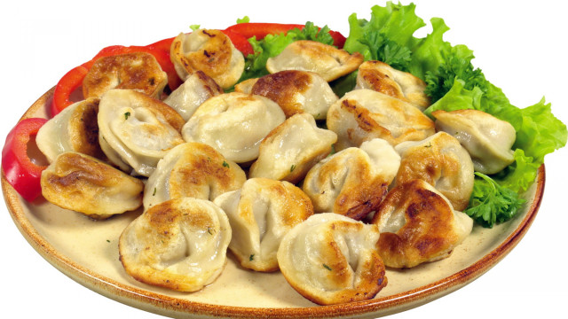 Dumplings plate lettuce tomato white free wallpaper for desktop - medium preview image