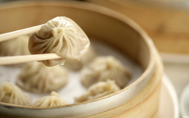 Dumplings chopsticks soup closeup bowl free wallpaper for desktop - medium preview image