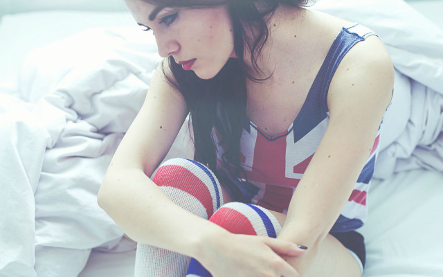 Woman sitting bed legs crossed #8 free wallpaper for desktop - medium preview image