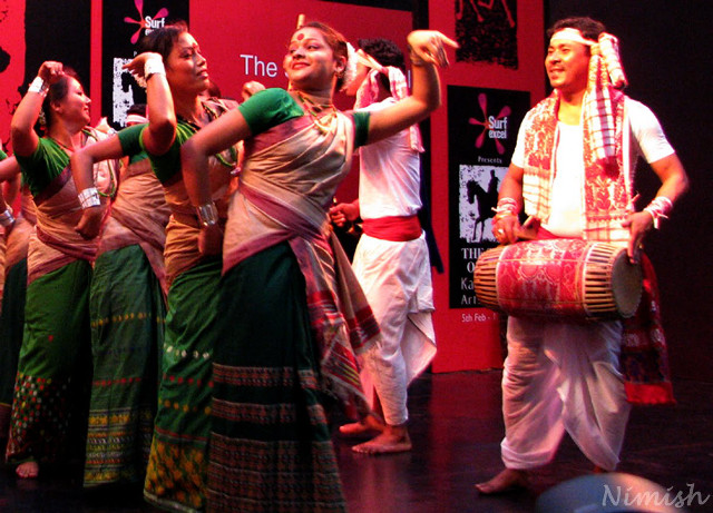 Group people stage drums woman free wallpaper for desktop - medium preview image