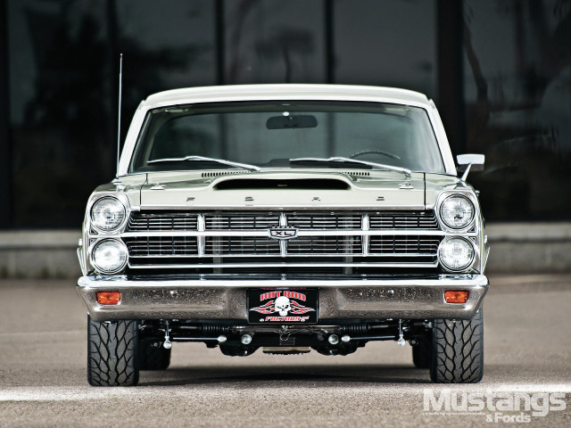 White truck parking lot building free wallpaper for desktop - medium preview image