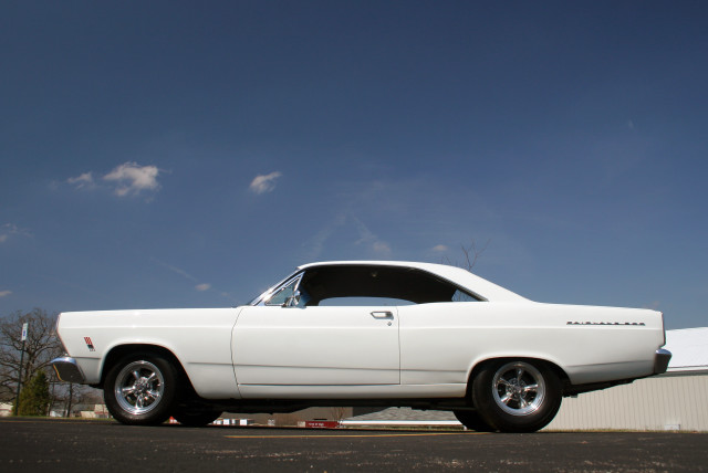 White car parking lot building #8 free wallpaper for desktop - medium preview image