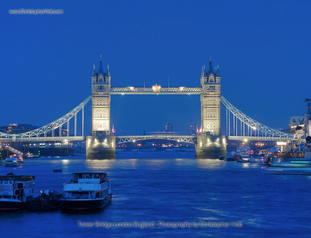 Bridge water night boats city free wallpaper for desktop - medium preview image