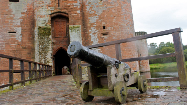 Cannon cart castle entrance bridge free wallpaper for desktop - medium preview image