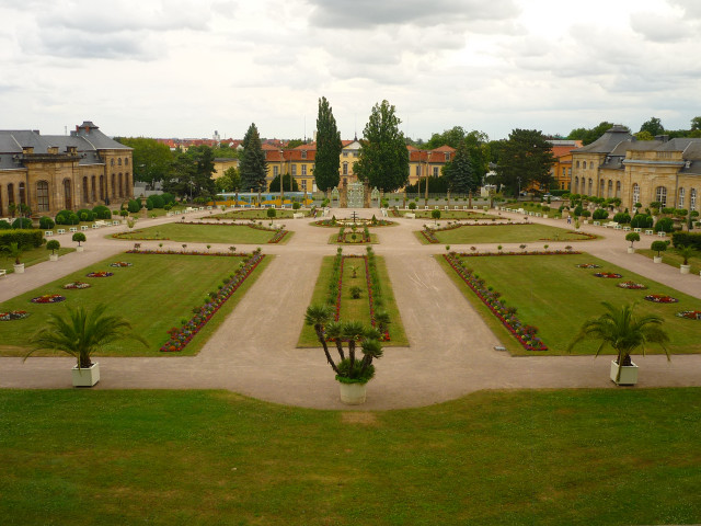 Large garden trees bushes fountain free wallpaper for desktop - medium preview image
